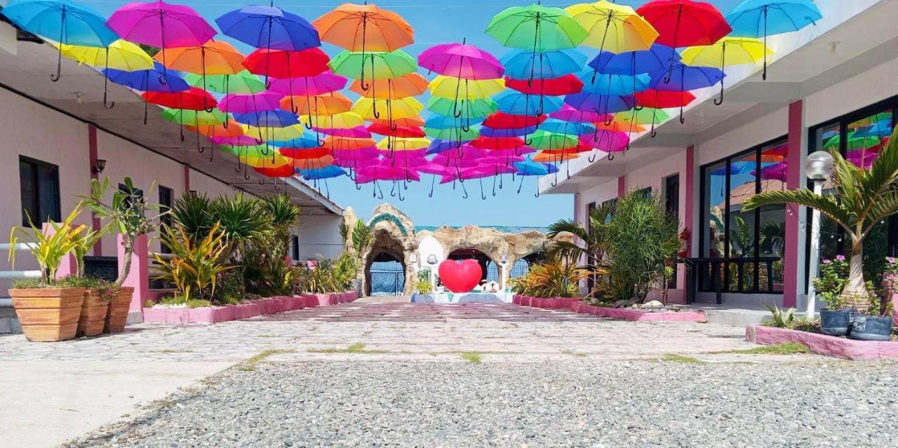 Belle'S Beach Resort Bolinao Bagian luar foto